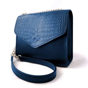 сумка женская кожаная синяя cross-body с тиснением под крокодила