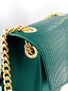 сумка женская кожаная зеленая cross-body с тиснением под крокодила