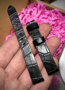 кожаный черный ремешок для часов с тиснением под крокодила